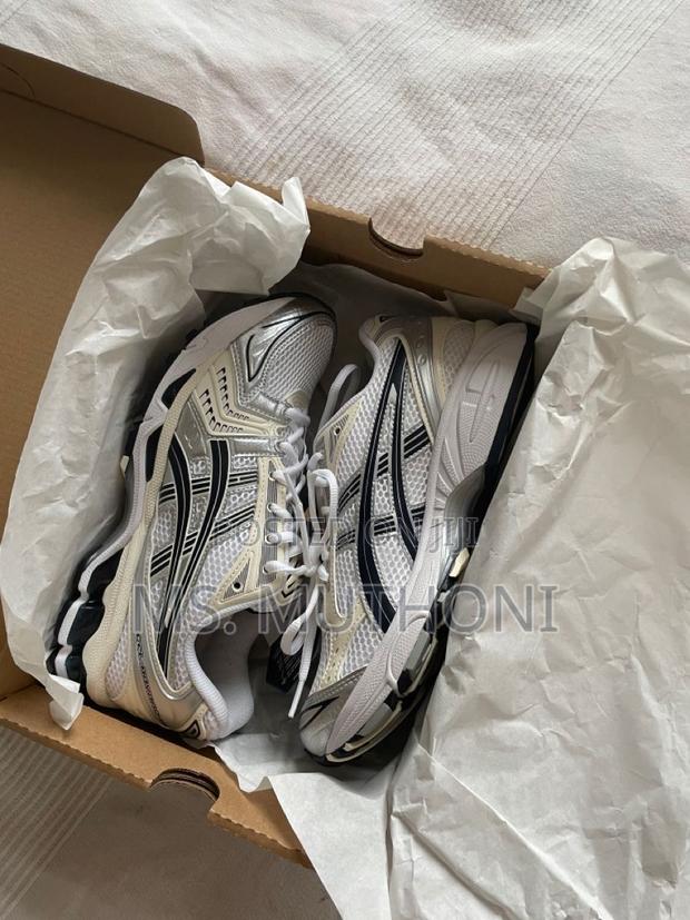 Assorted Y2K Retro-Futuristic Metallic Silver Mesh ASICS Gel-Kayano - thumbnail 3