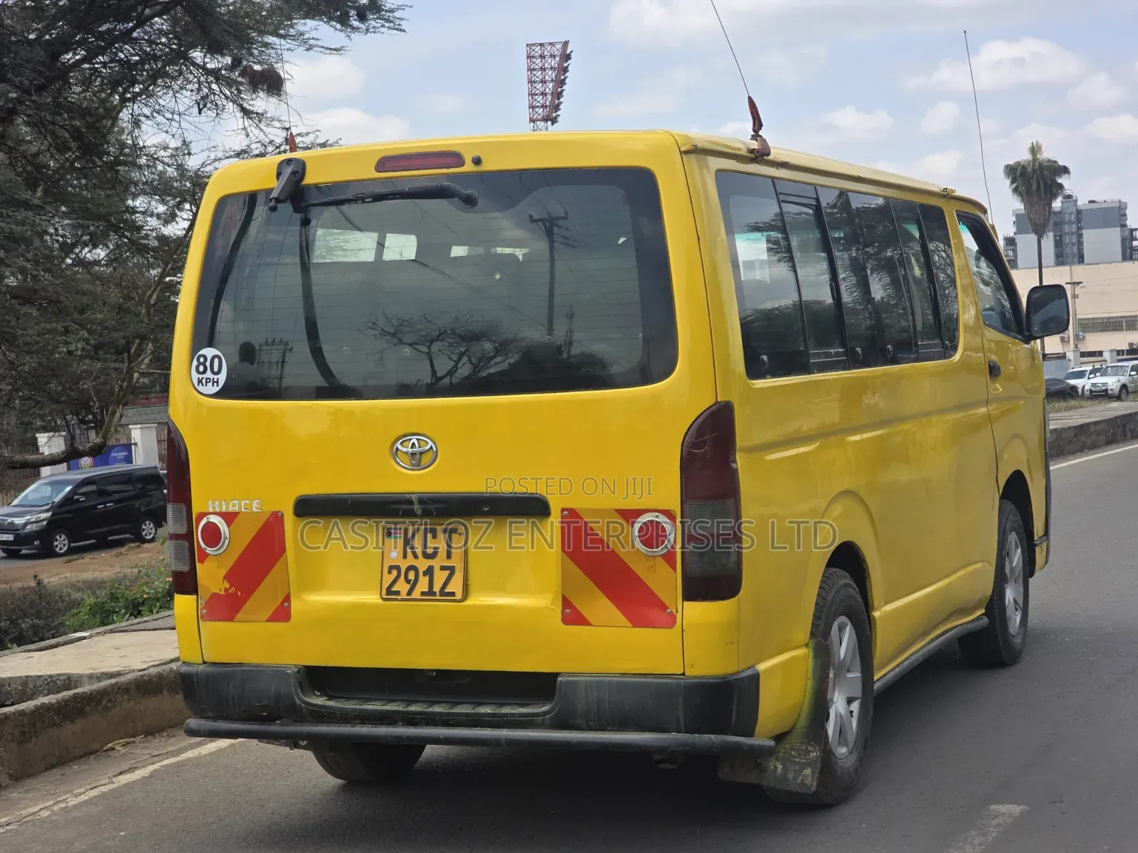 Toyota HiAce 2013 Yellow
