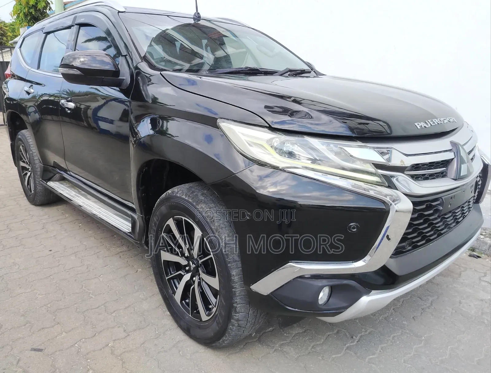 Mitsubishi Pajero Sport 2018 Black