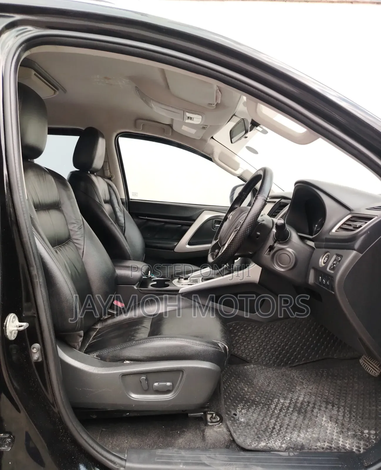 Mitsubishi Pajero Sport 2018 Black