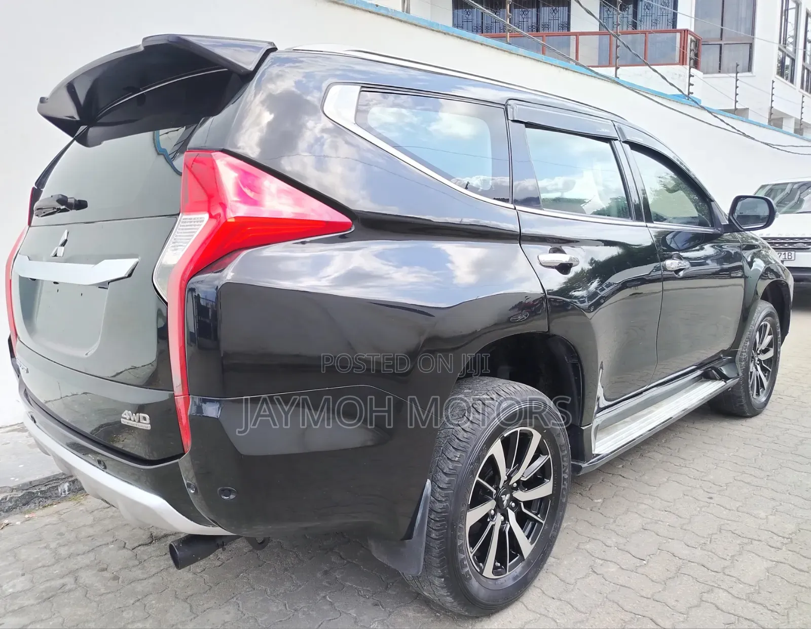 Mitsubishi Pajero Sport 2018 Black