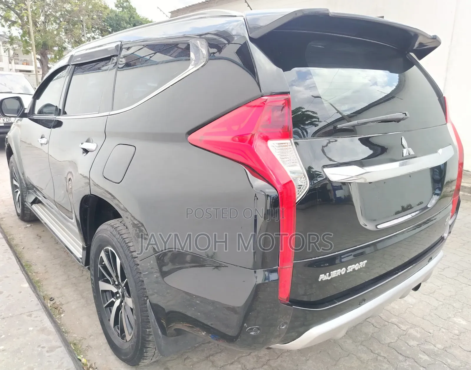 Mitsubishi Pajero Sport 2018 Black