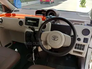 Toyota Porte 2015 Beige
