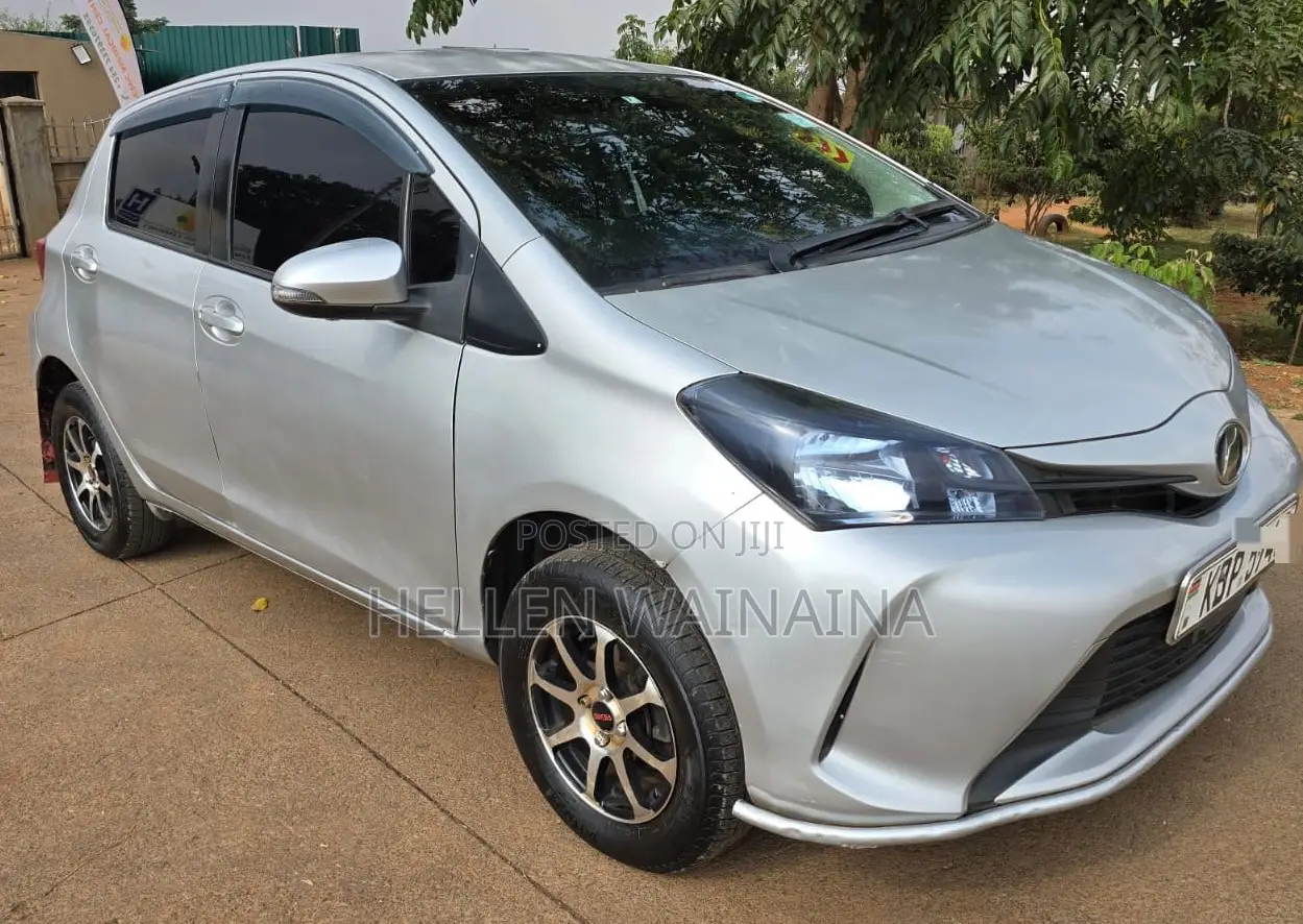 Toyota Vitz 2016 Silver