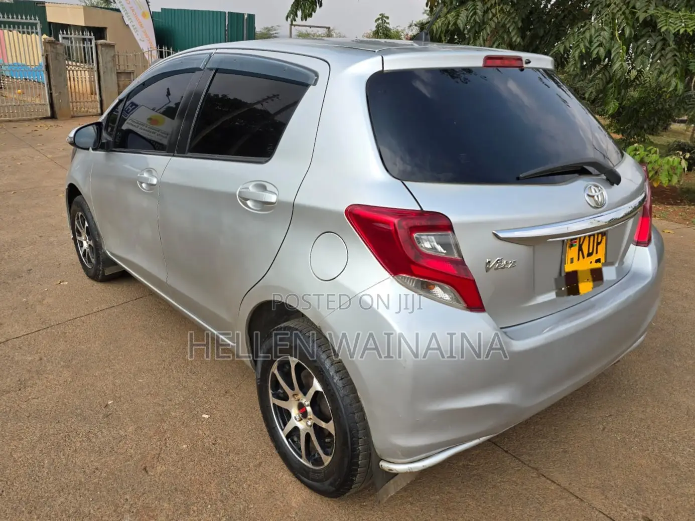 Toyota Vitz 2016 Silver