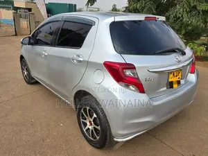 Toyota Vitz 2016 Silver