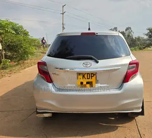 Toyota Vitz 2016 Silver