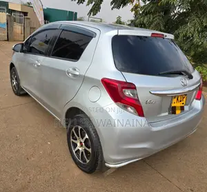 Toyota Vitz 2016 Silver