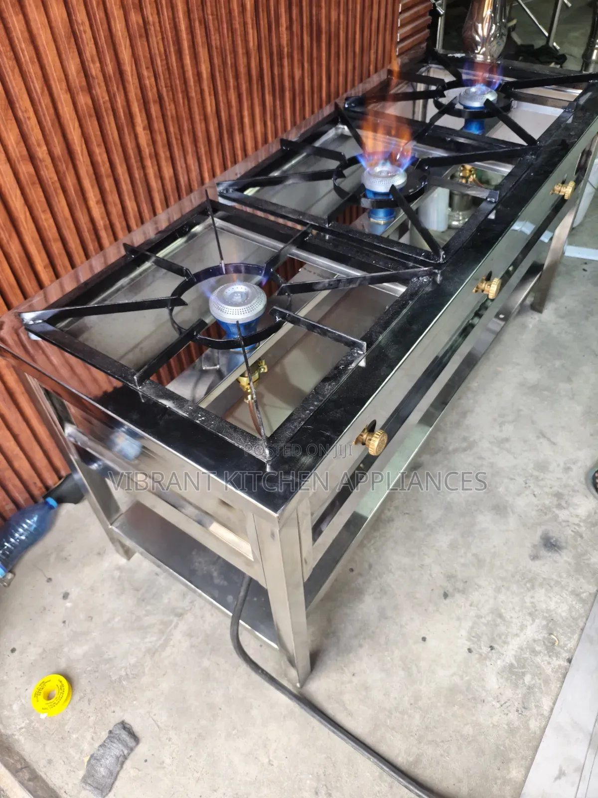 Three‐Burner Commercial Gas Cooker