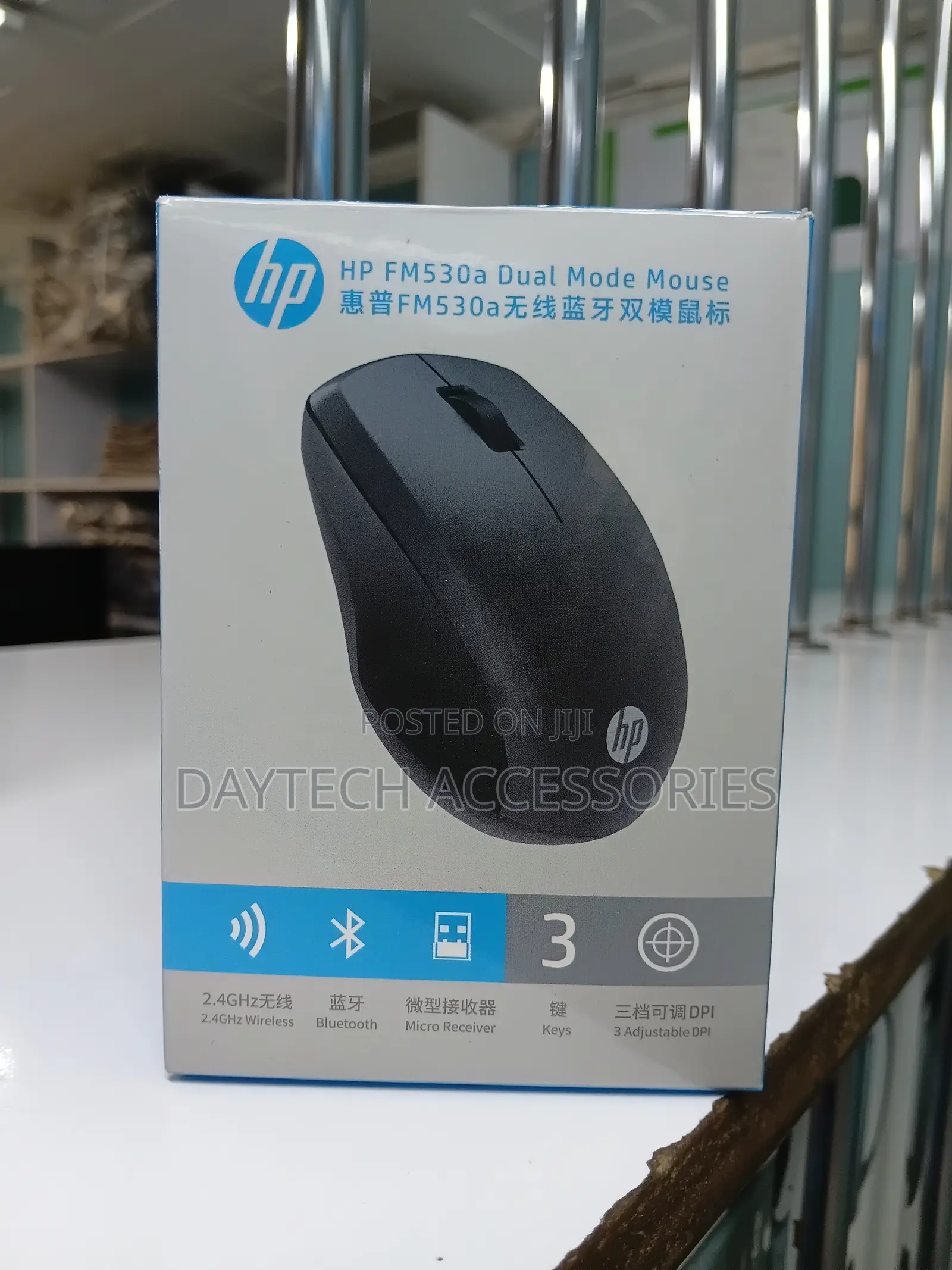 This Is an HP FM530a Dual Mode Mouse in Black.