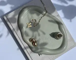 Irregular Cloud Tray