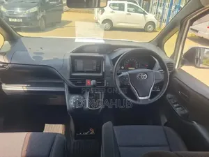 Toyota Voxy 2019 Pearl