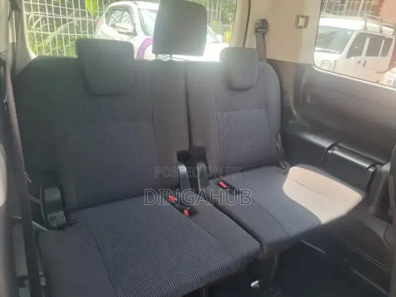 Toyota Voxy 2019 Pearl