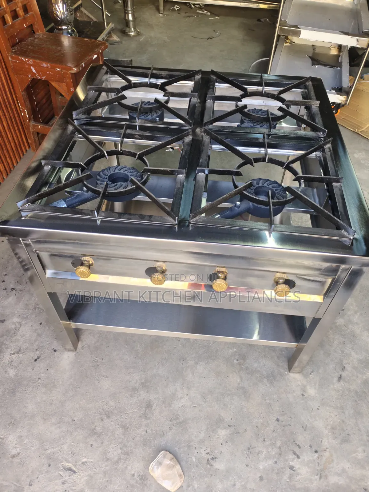 Square‐Shaped Four‐Burner