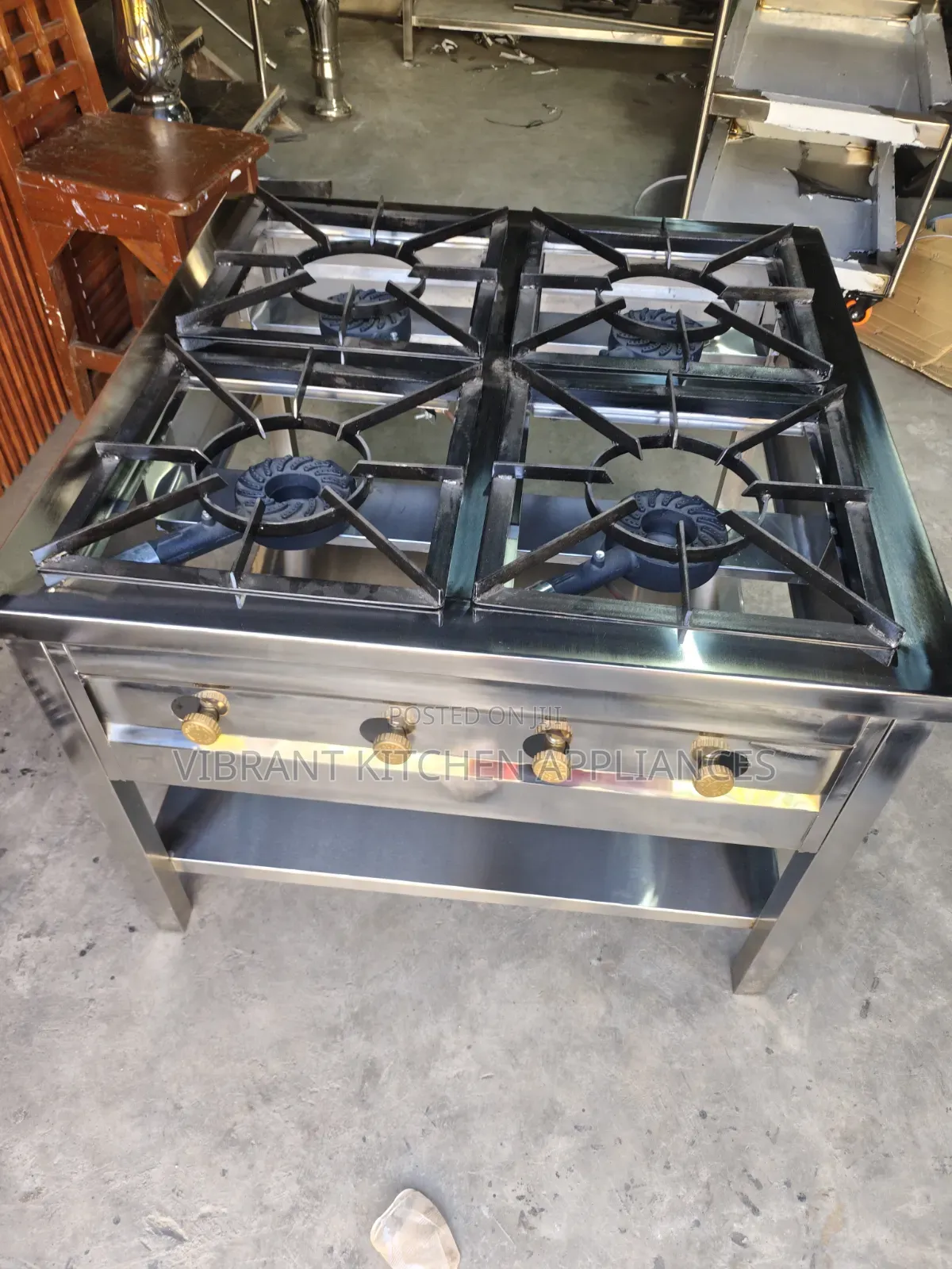 Square‐Shaped Four‐Burner