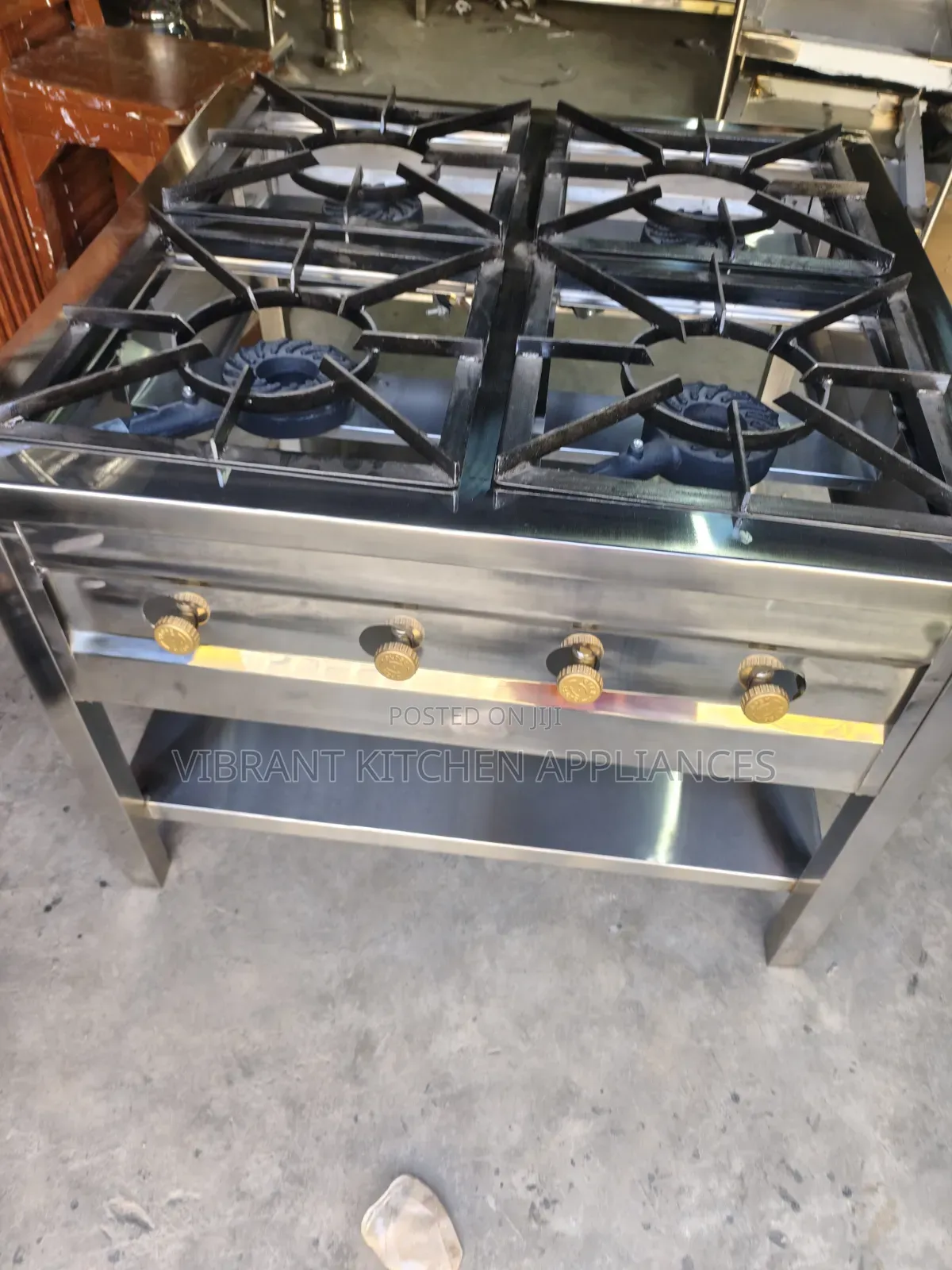 Square‐Shaped Four‐Burner