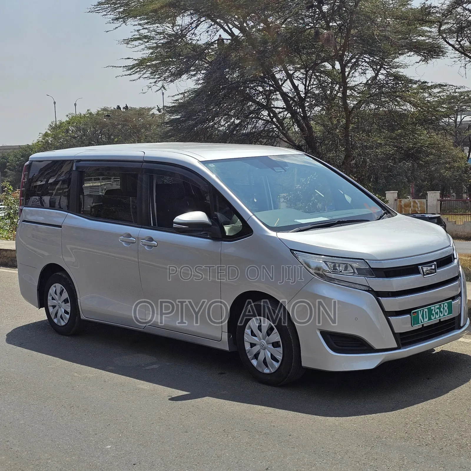 Toyota Noah 2020 Silver
