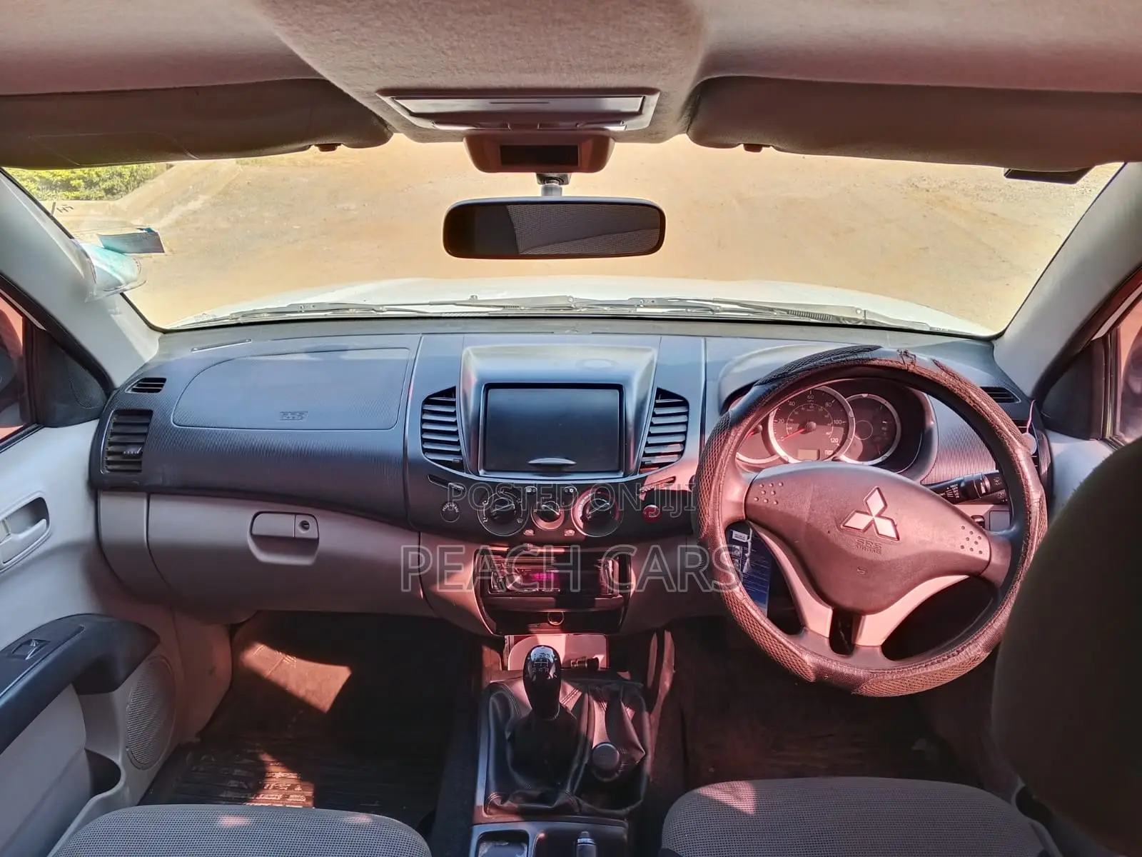 Mitsubishi L200 2014 White