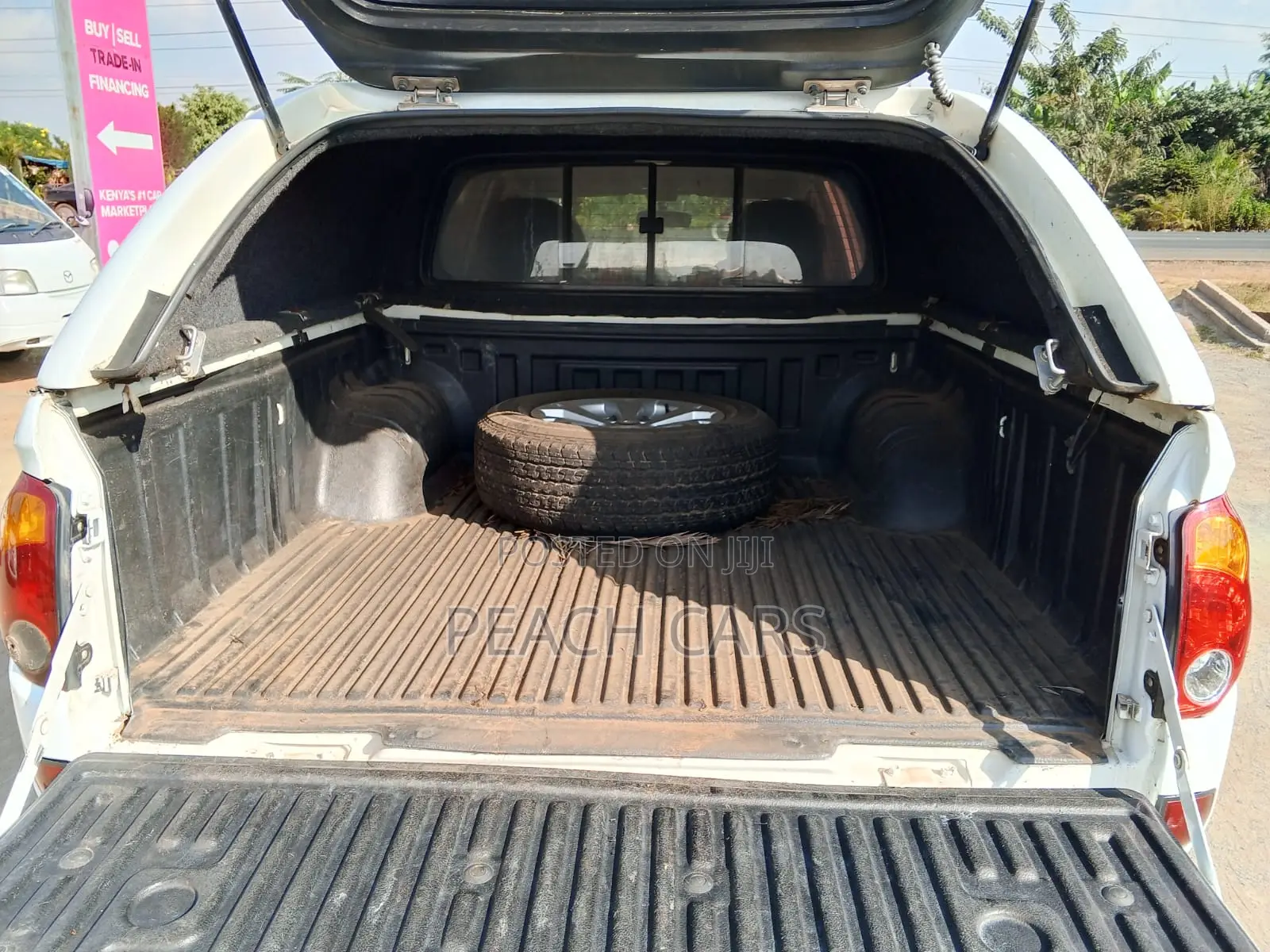 Mitsubishi L200 2014 White