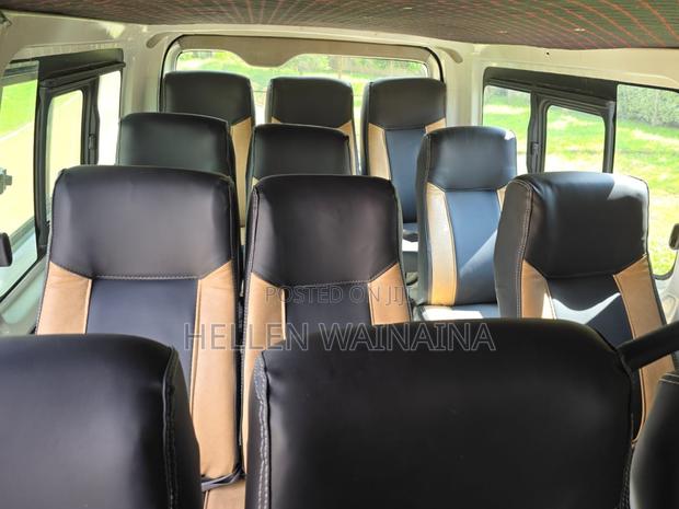 Toyota HiAce 2010 White - thumbnail 2