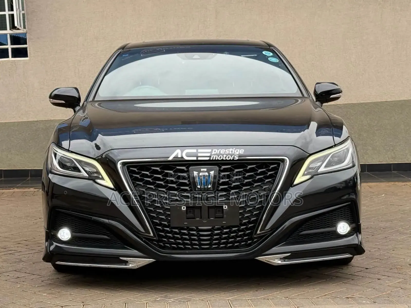 Toyota Crown 2018 Black