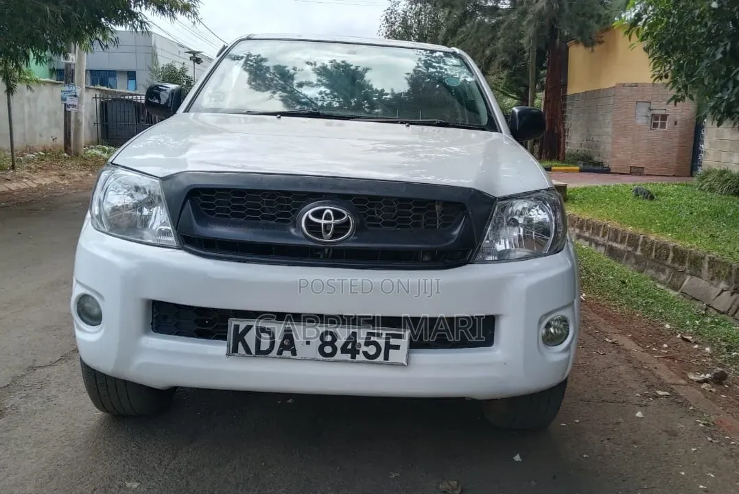 Toyota Hilux 2011 White