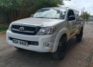 Toyota Hilux 2011 White