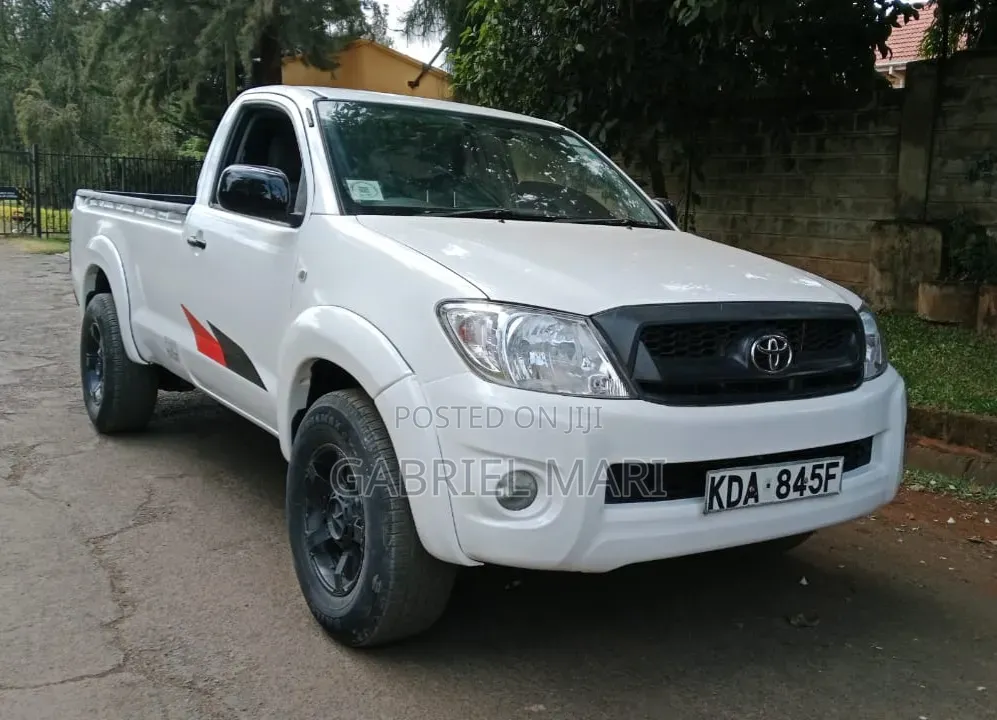 Toyota Hilux 2011 White