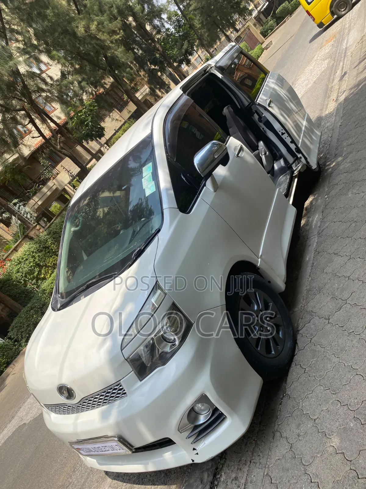 Toyota Voxy 2012 White