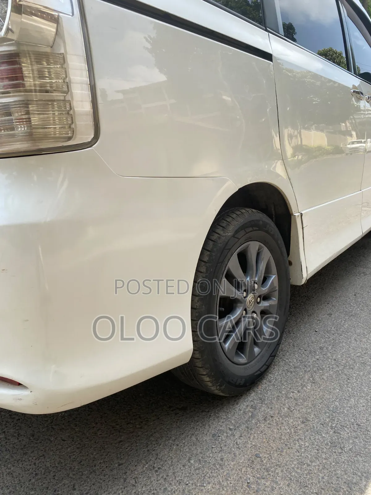 Toyota Voxy 2012 White