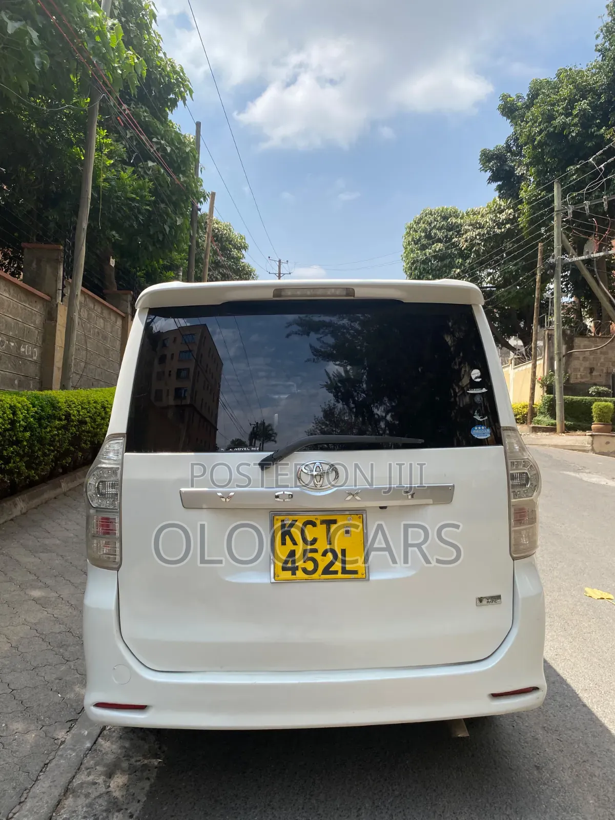 Toyota Voxy 2012 White