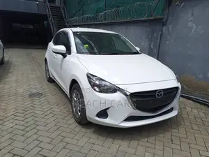 Toyota Vitz 2013 White