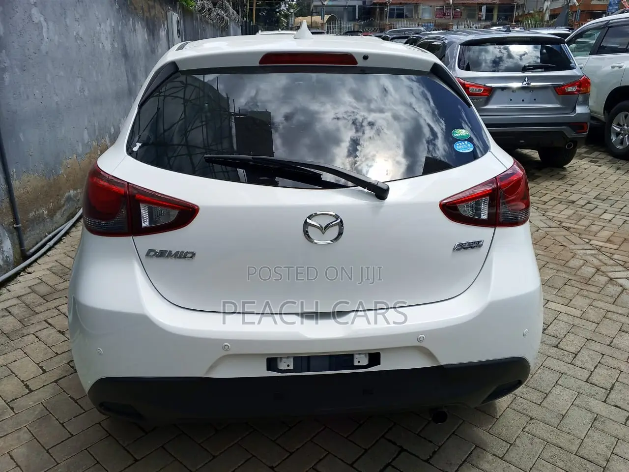 Toyota Vitz 2013 White