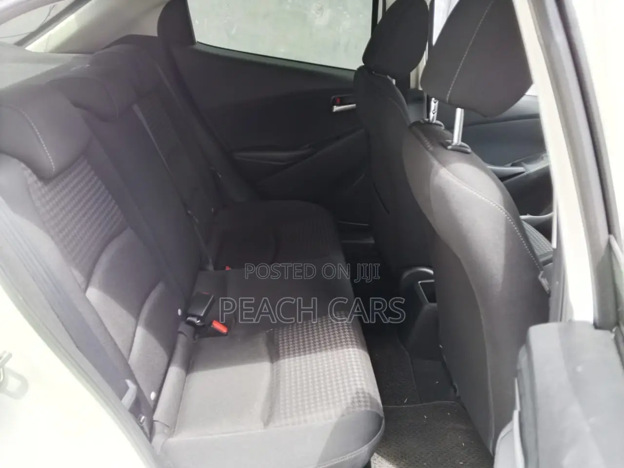 Toyota Vitz 2013 White