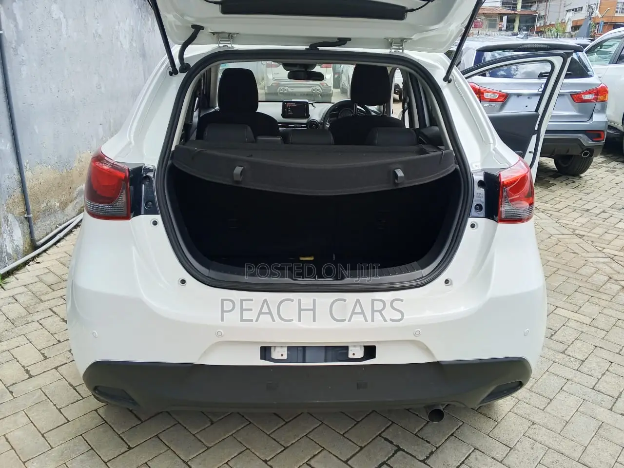 Toyota Vitz 2013 White
