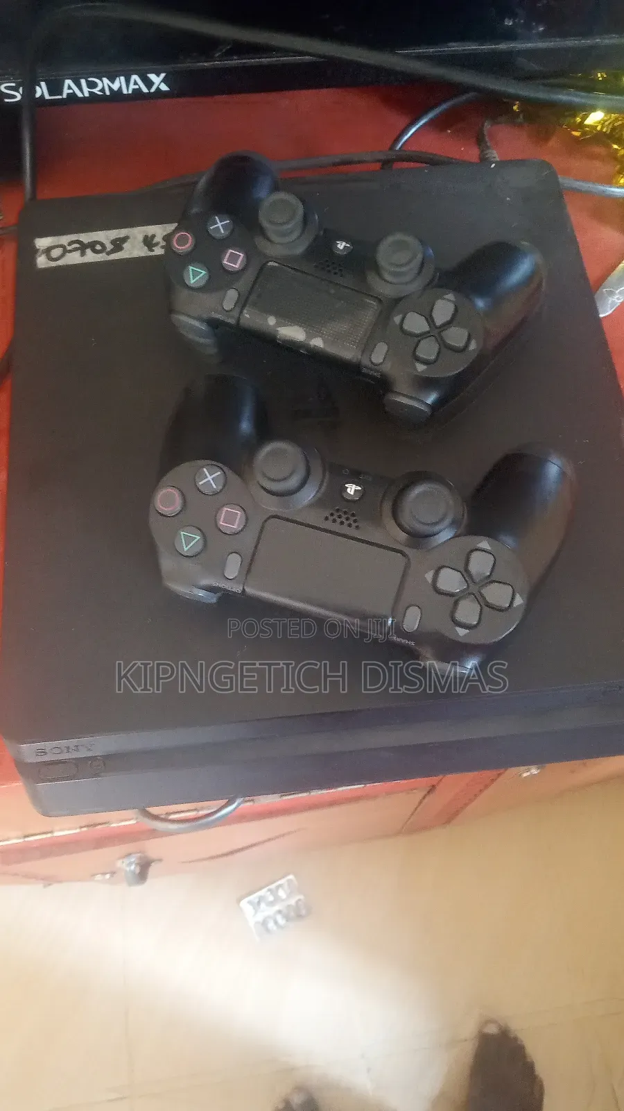 Playstation 4 With 4 Games Fifa 26 and 2 Controllers
