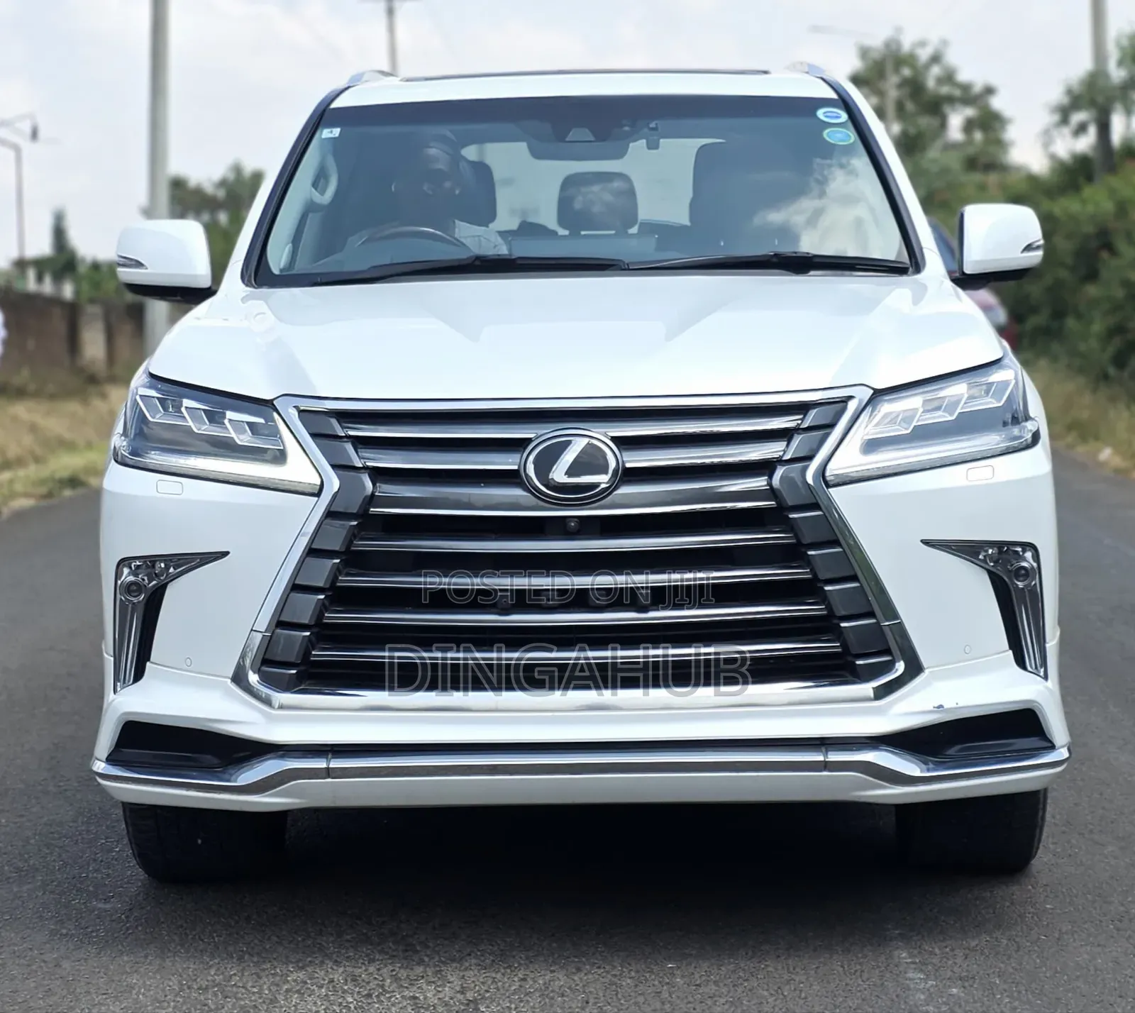 Lexus LX 570 AWD 2018 White