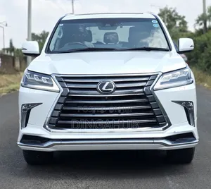 Lexus LX 570 AWD 2018 White