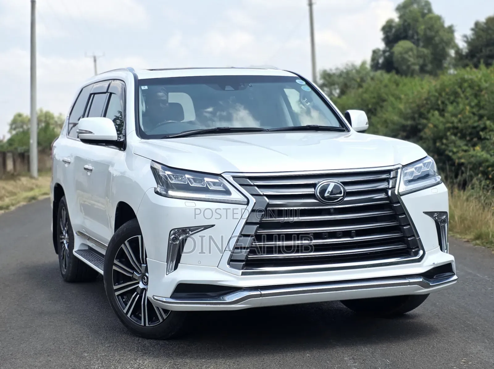 Lexus LX 570 AWD 2018 White