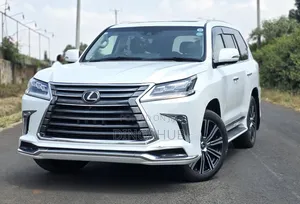 Lexus LX 570 AWD 2018 White