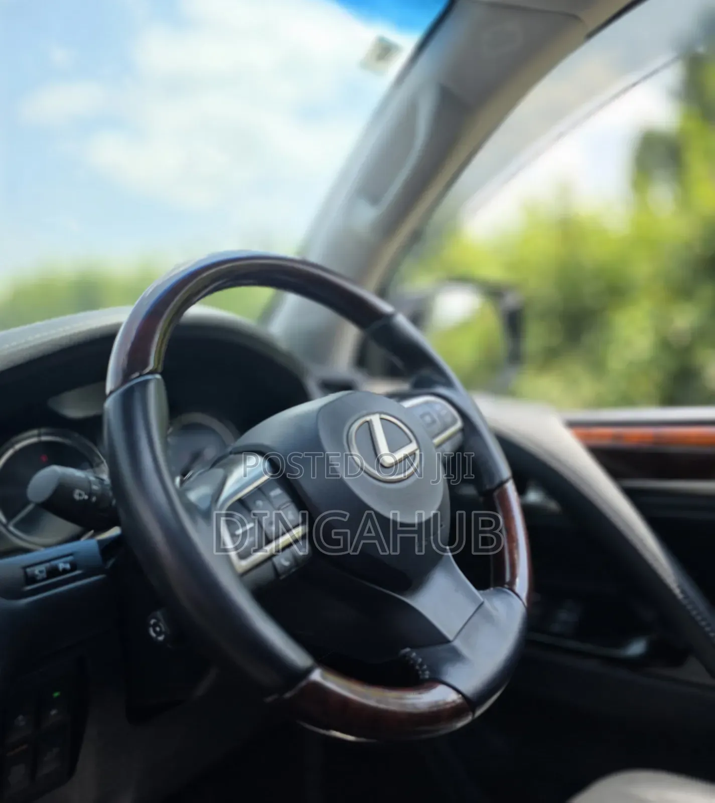 Lexus LX 570 AWD 2018 White