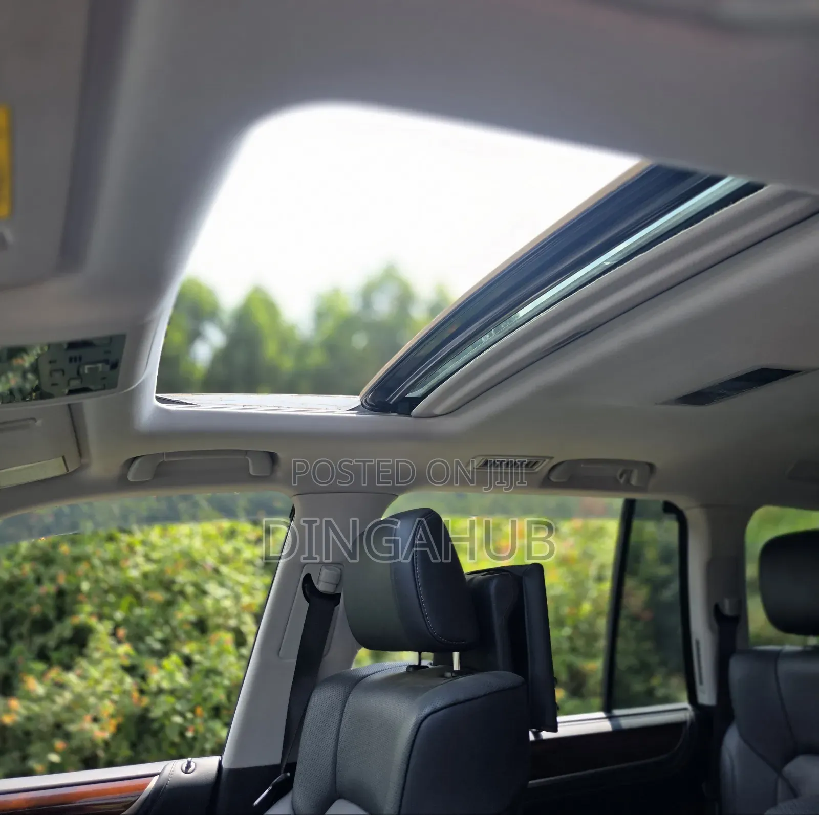 Lexus LX 570 AWD 2018 White