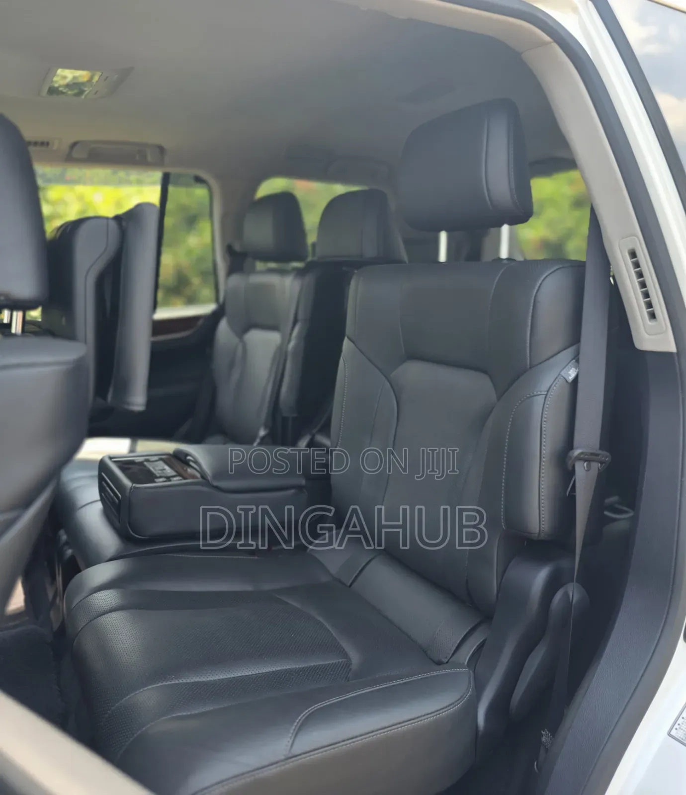 Lexus LX 570 AWD 2018 White