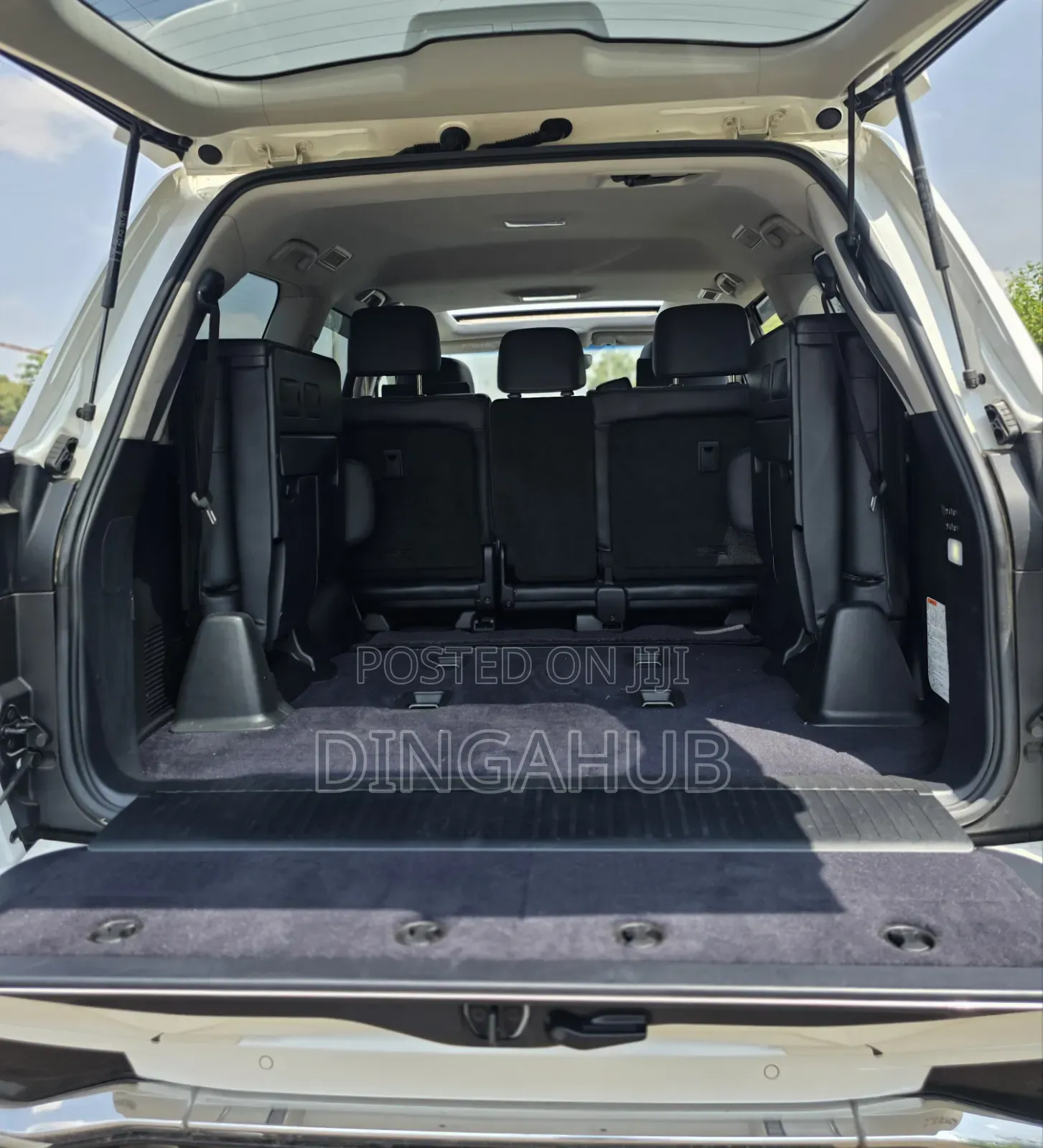 Lexus LX 570 AWD 2018 White