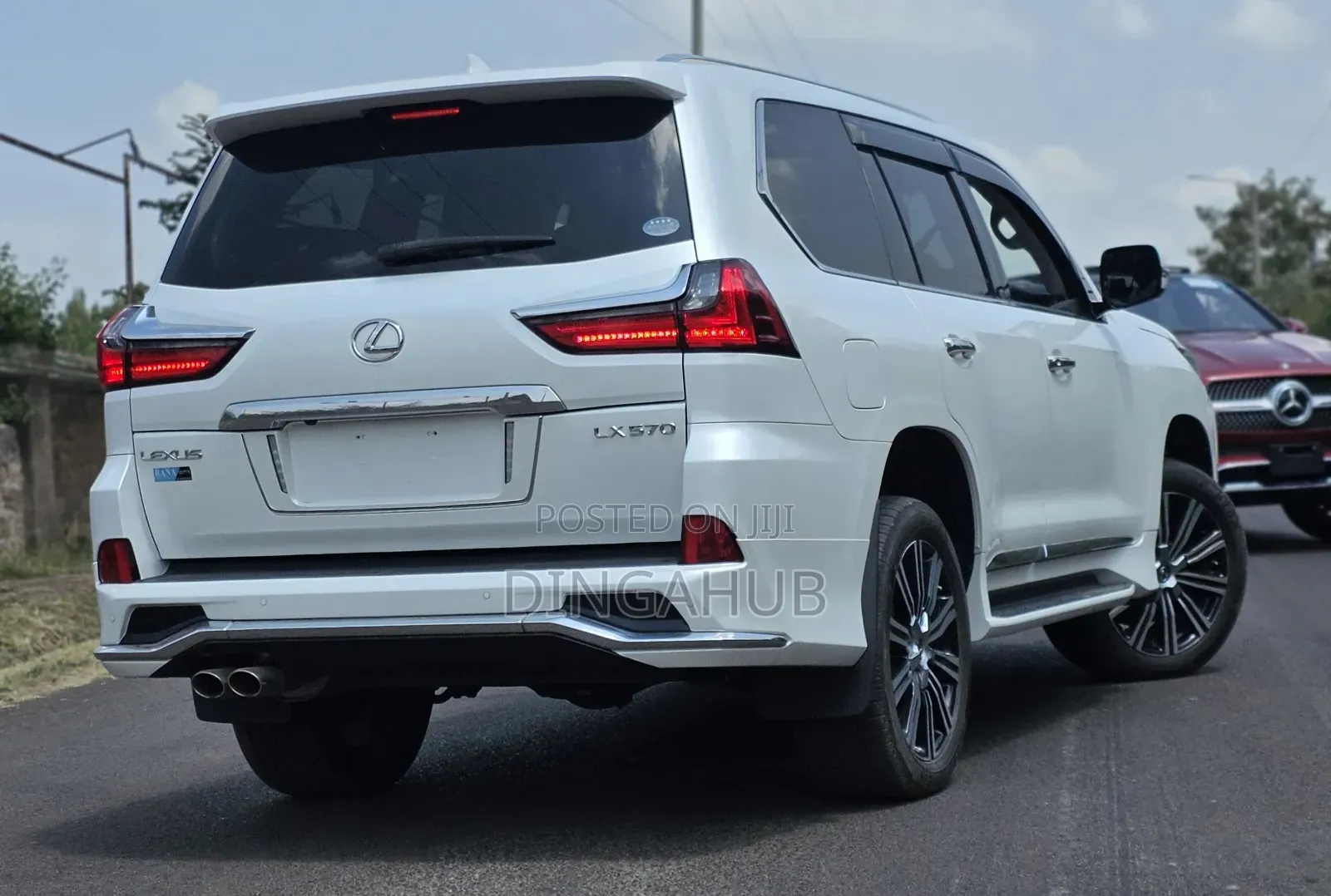 Lexus LX 570 AWD 2018 White