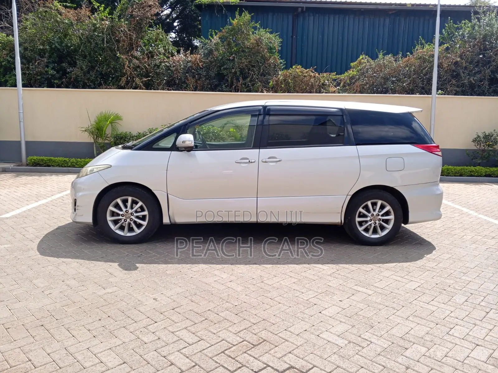 Toyota Estima 2011 Silver