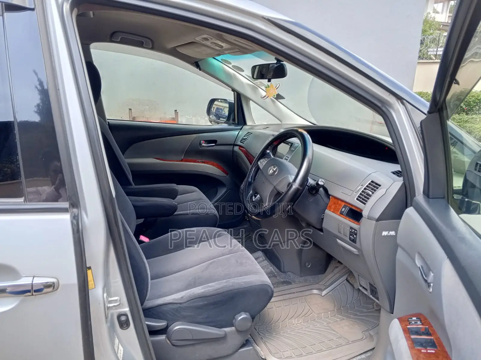 Toyota Estima 2011 Silver