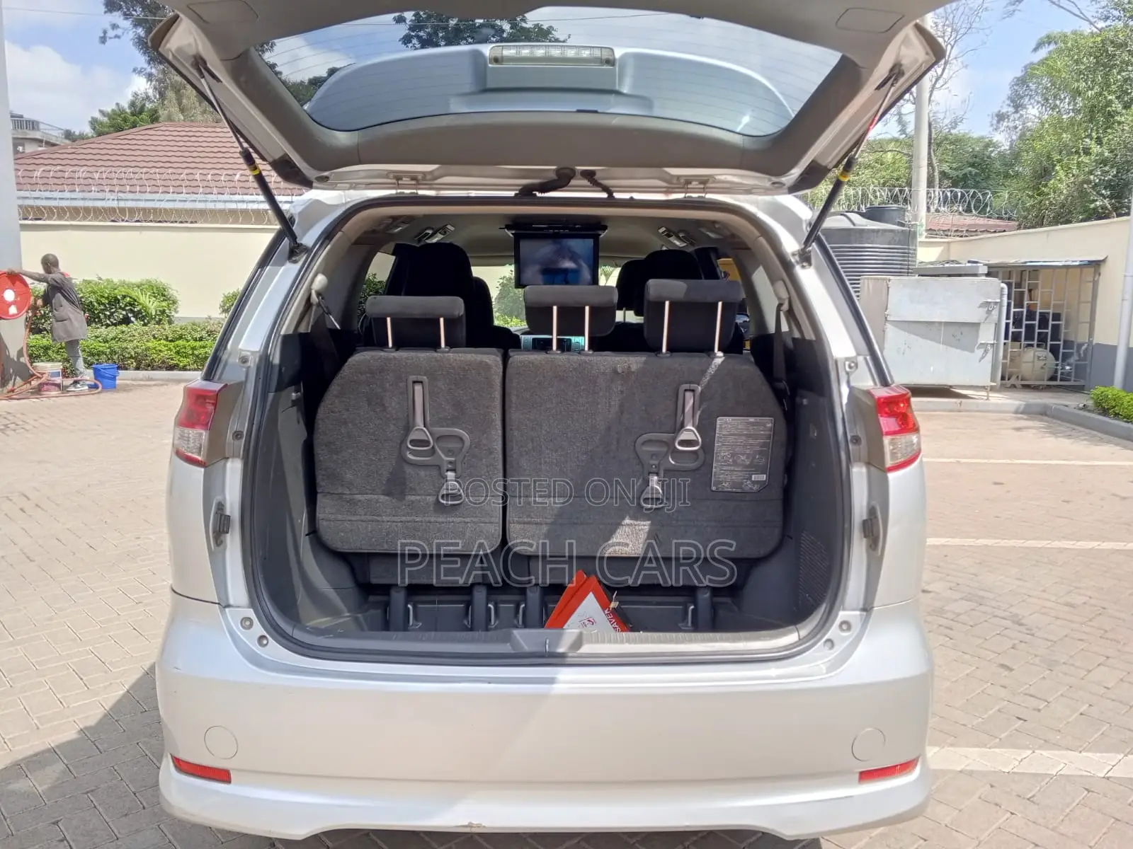 Toyota Estima 2011 Silver