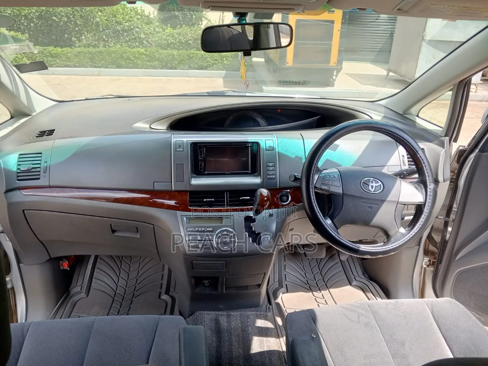 Toyota Estima 2011 Silver