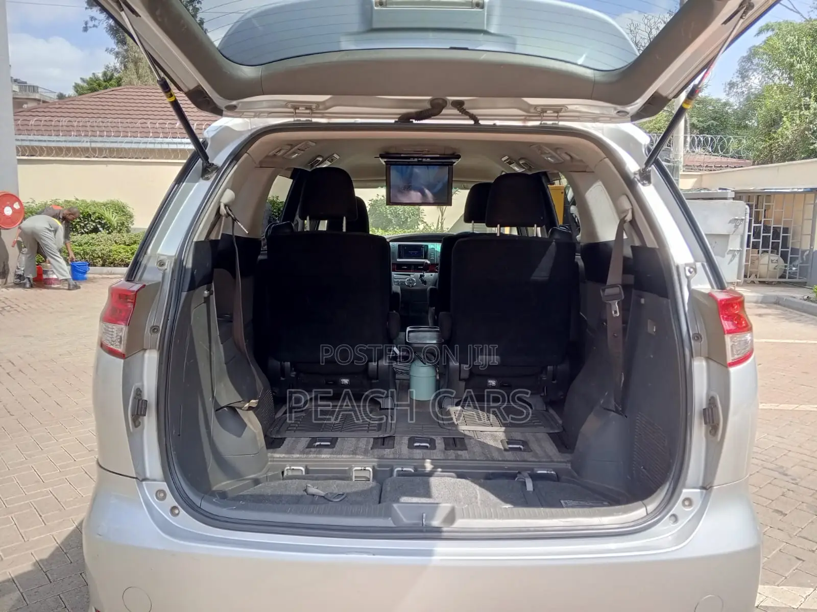 Toyota Estima 2011 Silver